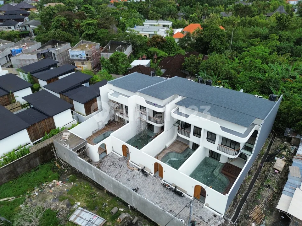 Yearly Rental Villa Berawa Canggu 3 Bedrooms - Image 1 of 4