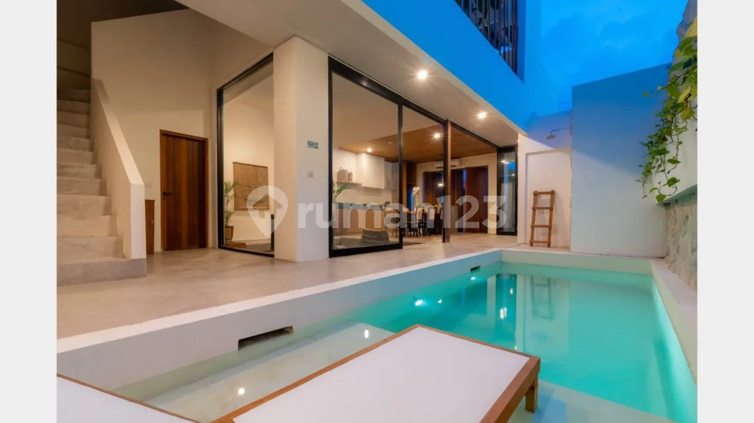 Luxurious And Stunning Villa Suitable For Living Or Invesment Close To Seminyak Beach - Image 1 of 4
