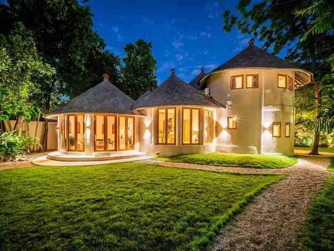 6 BEDROOMS KUNTI VILLA SEMINYAK FOR LONG LEASE SALE - Image 2 of 10