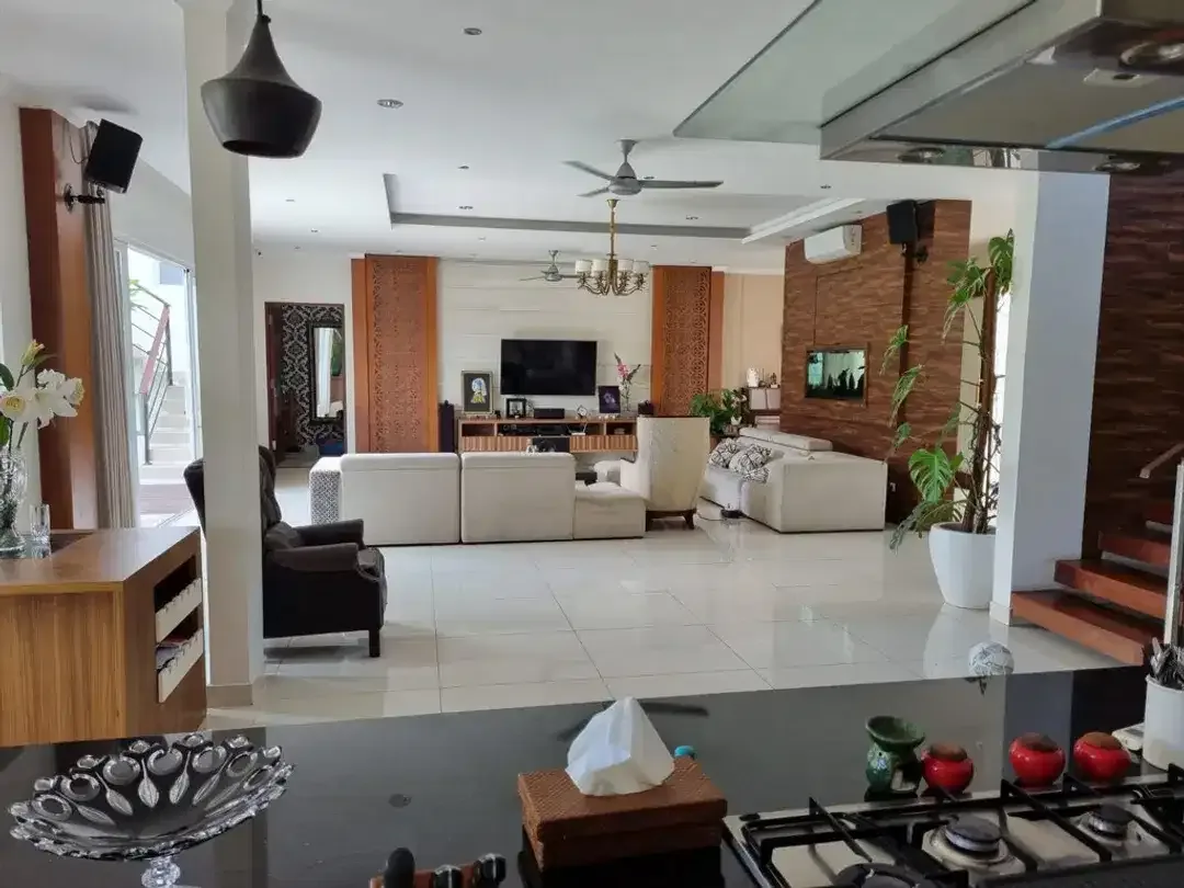 Freehold - Luxury 5-Bedroom Villa with Golf Course Frontage & Ocean Views in Pecatu, Bali - Image 3 of 10