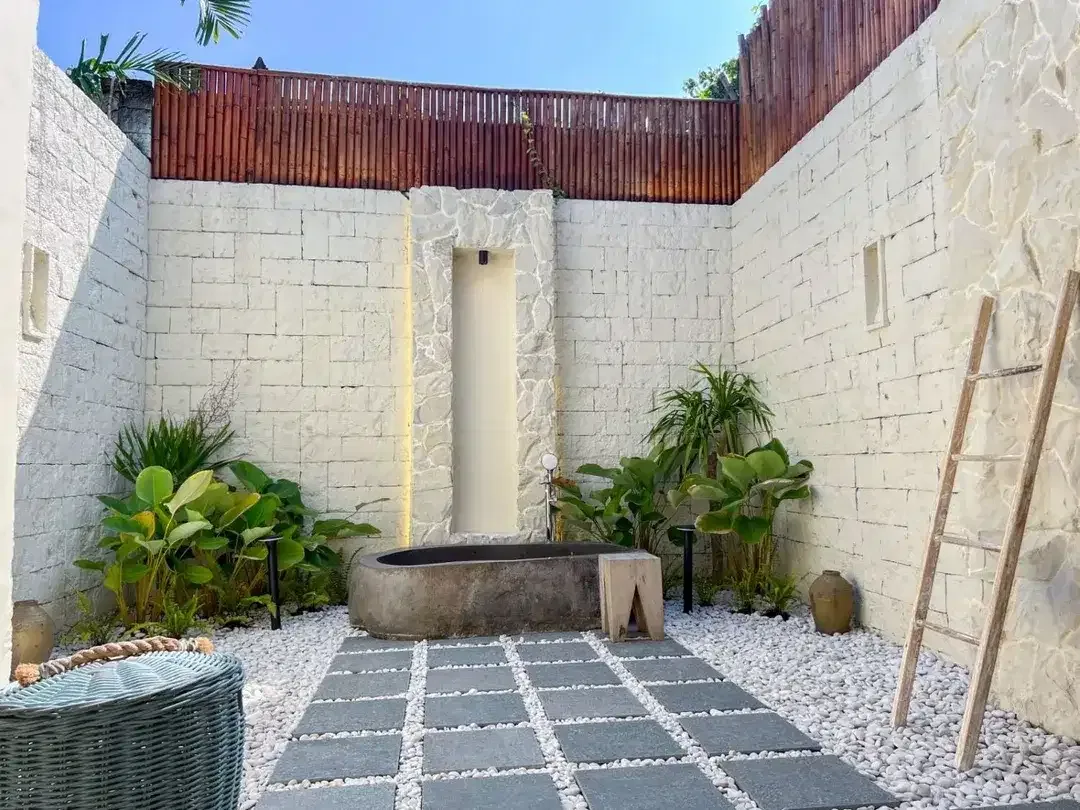 PRIVATE LUXURY VILLA IN SEMINYAK JUST 300 METERS WALKING DISTANCE TO THE BEACH - Image 5 of 10