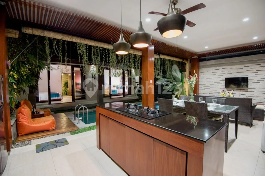 Villa Tropis di Jl. Raya Pantai Berawa cocok untuk keluarga Kecil - Image 2 of 4