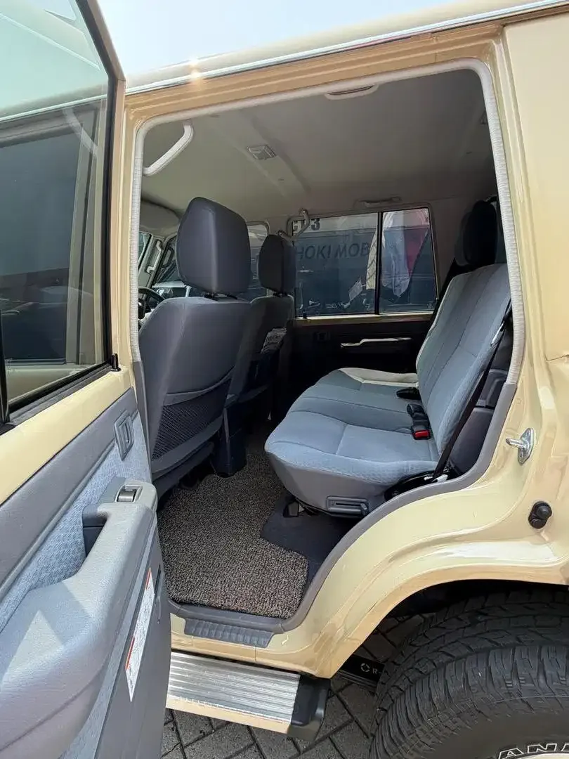 Land cruiser 70 Mt Diesel V8 2019 - Image 5 of 10