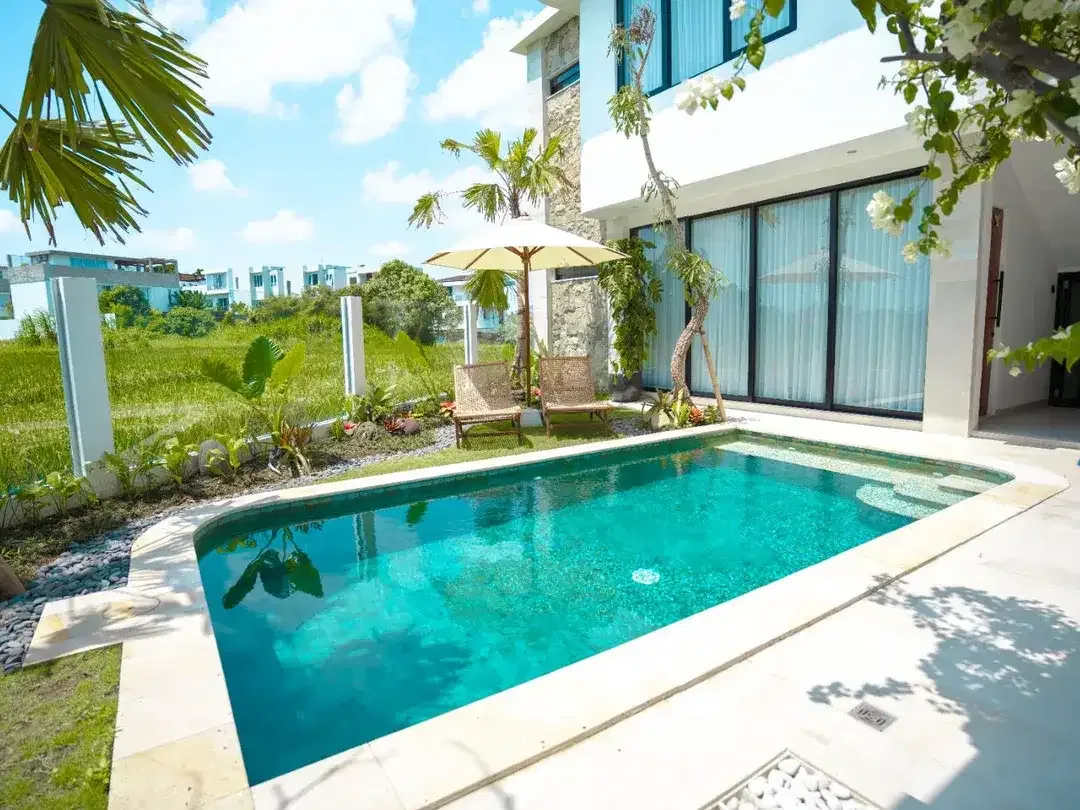 LUXURY TROPICAL VILLA NEAR MENGENING BEACH CEMAGI - Image 2 of 8