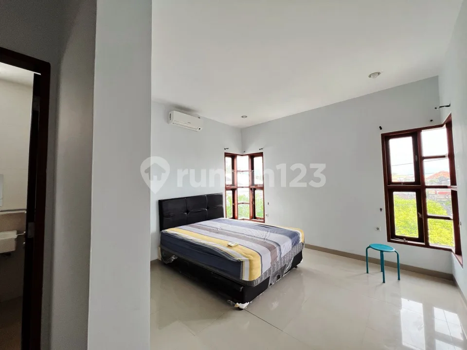 Rumah 2 Lantai di Renon Dekat Lapangan Renon - Image 3 of 4