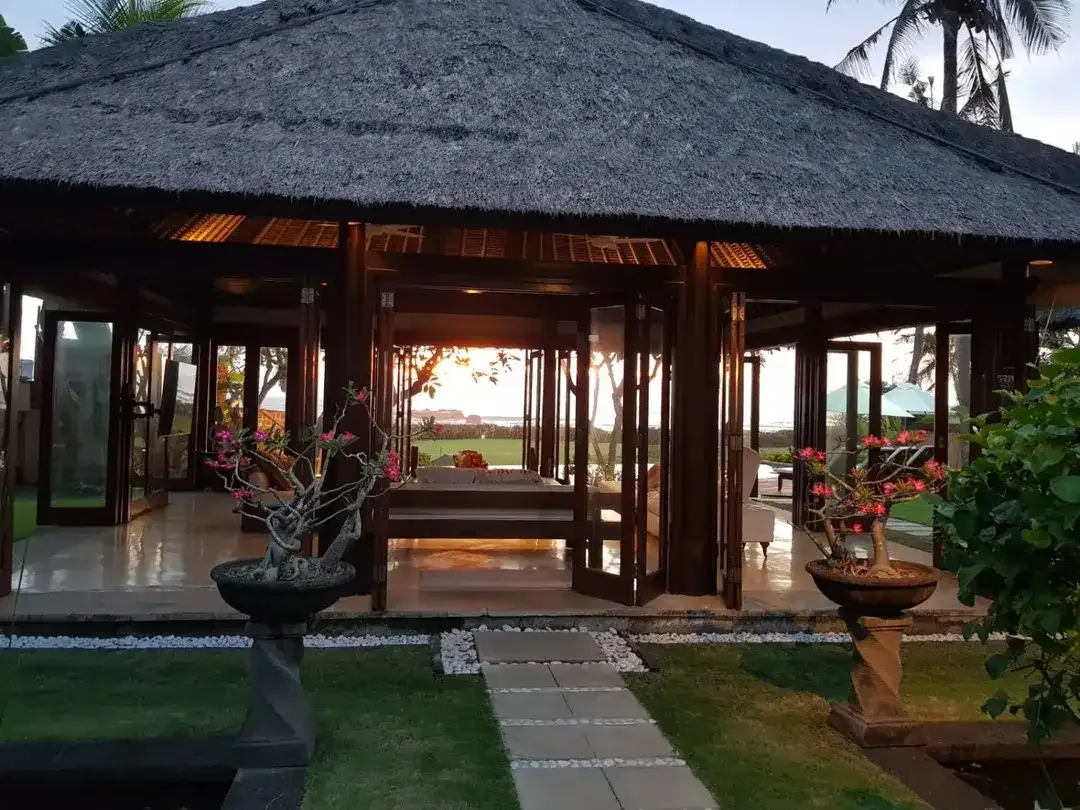 Dijual Villa Berlokasi Strategis & Langka, di Tepi Pantai Cemagi Bali - Image 3 of 10