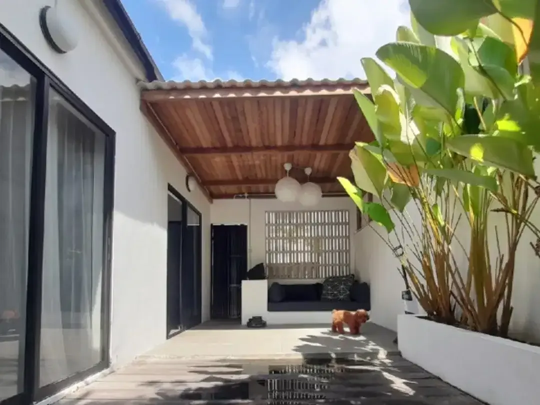 RUMAH STYLE VILLA 1 LANTAI DI CANGGU TIBUBENENG - Image 1 of 6