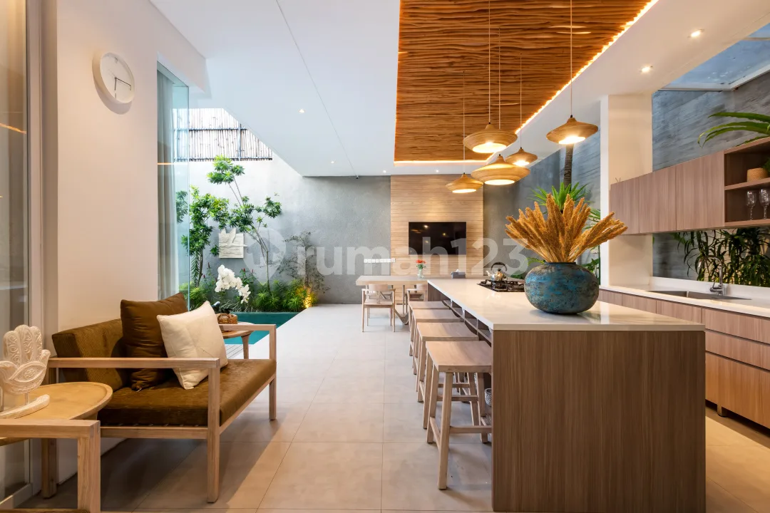 Luxury Villa In Seminyak, Walking Distance To Batu Belig Beach - Image 2 of 4