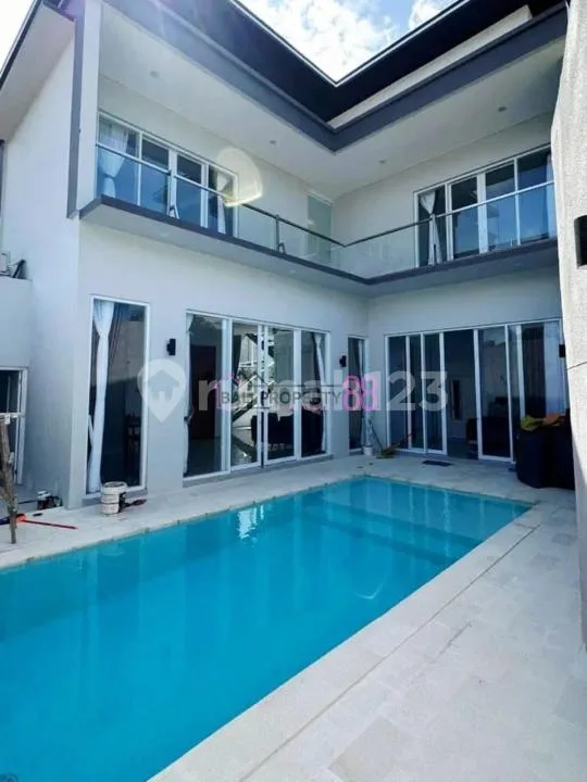 Modern Villa Mewah dengan Kolam Renang Pribadi di Kerobokan Canggu - Image 4 of 4