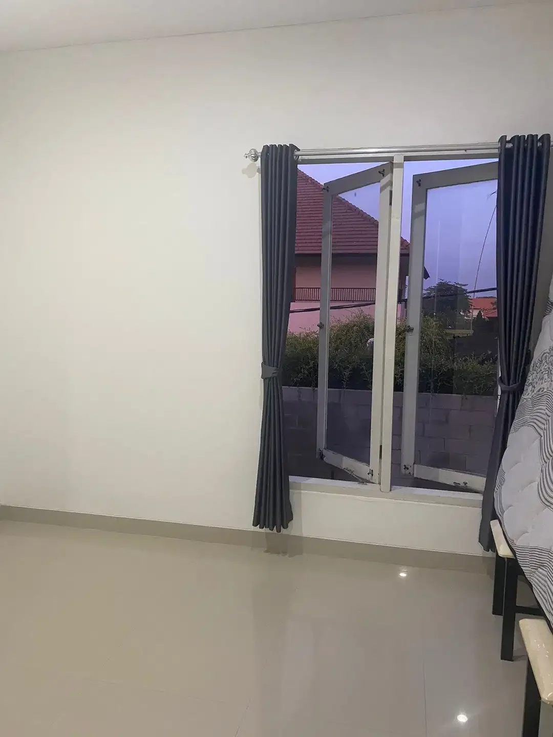 DI SEWAKAN RUMAH  BARU MINIMALIS FULL FURNISHED AREA DENPASAR - Image 2 of 10