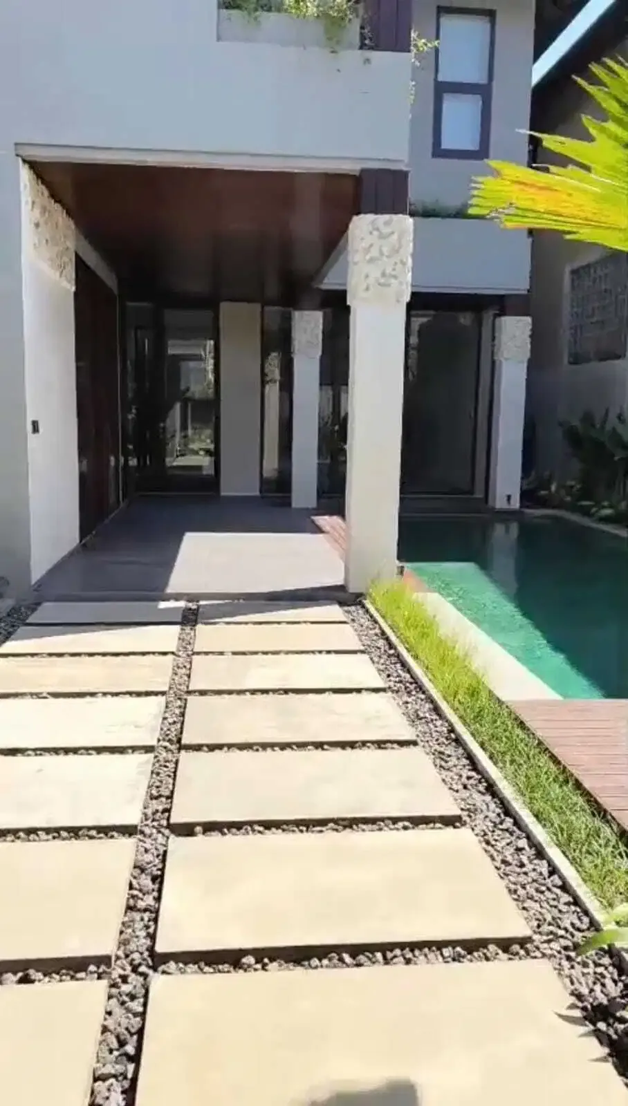 FOR RENT VILLA BARU 4 BR FURNISHED LOKASI DI PANTAI SANUR - Image 1 of 7