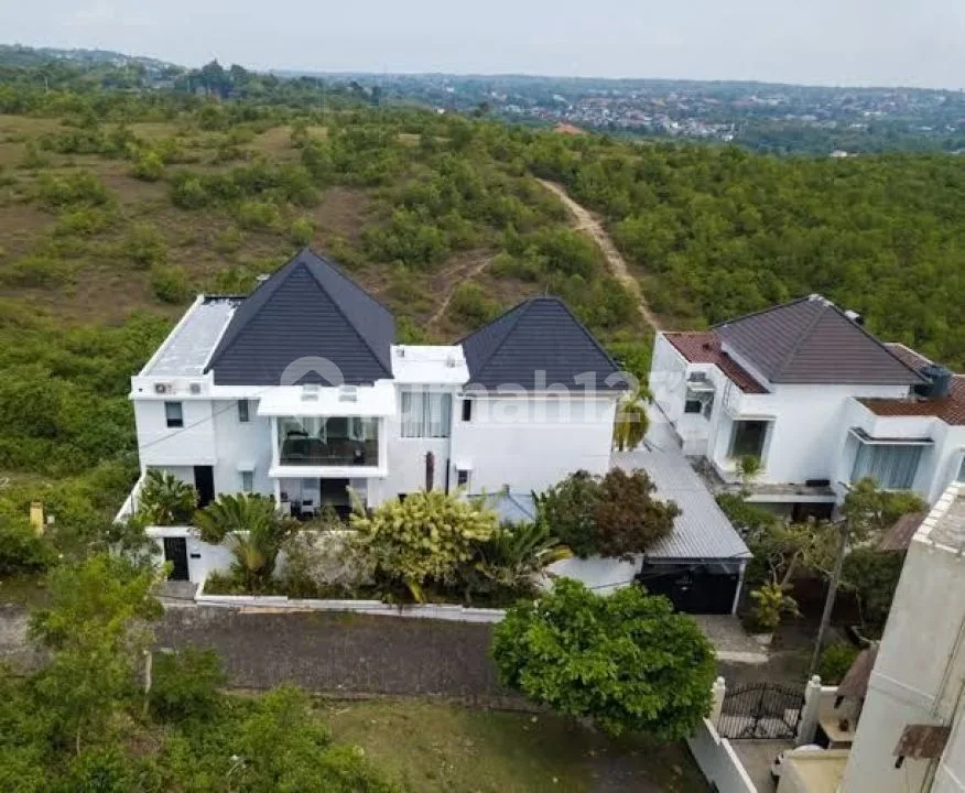 Luxury White Villa in Jimbaran with Garuda Wisnu Kencana View - Image 3 of 4