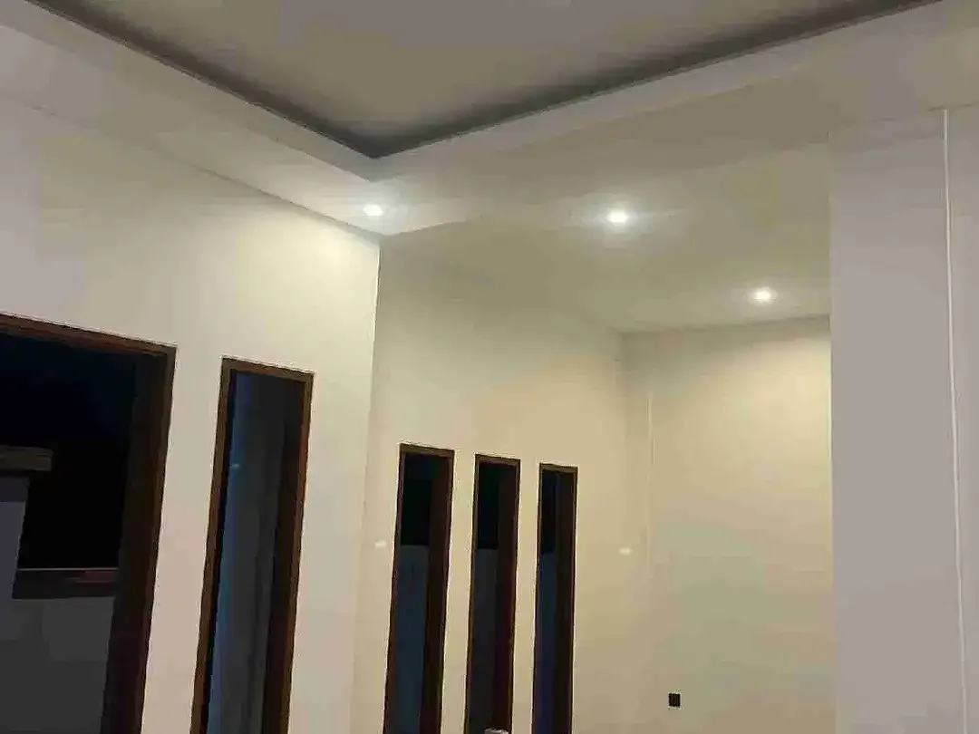 RUMAH BARU LANTAI II DI KEBO IWA UTARA UNTUK DIJUAL DEKAT BALI TV DAN SEKOLAH TUNAS DAUD, - Image 4 of 7