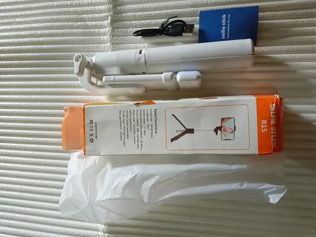 Tongsis Tripod Selfie Stick Remote Camera Bluetooth 4in1+lampu LED - Image 4 of 4