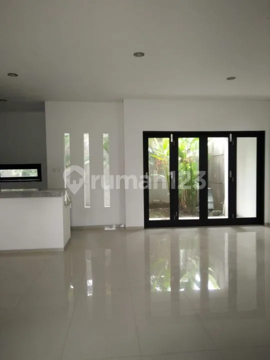 Rumah 2 Lantai di Perumahan One Gate System di Kerobokan Rumah - Image 3 of 4