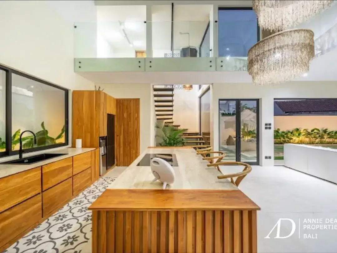 FREEHOLD / LEASEHOLD | MODERN VILLA IN PRIME SEMINYAK NEAR THE BEACH - Image 8 of 10