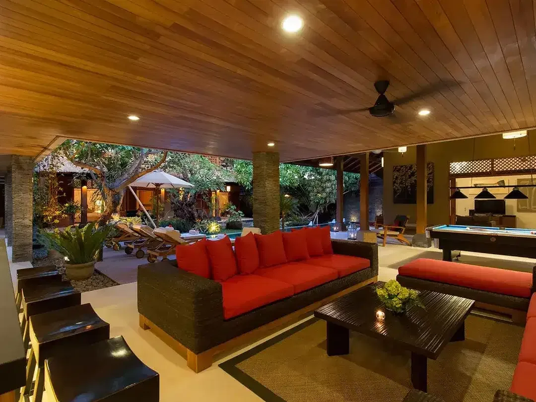 Freehold - Luxurious Balinese Retreat with Spacious Living, Lush Gardens, and Prime Seminyak Location - Image 2 of 10