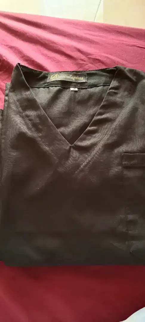 set scrub include celana warna hitam ukuran M,  Merek Aesculapius. - Image 1 of 1