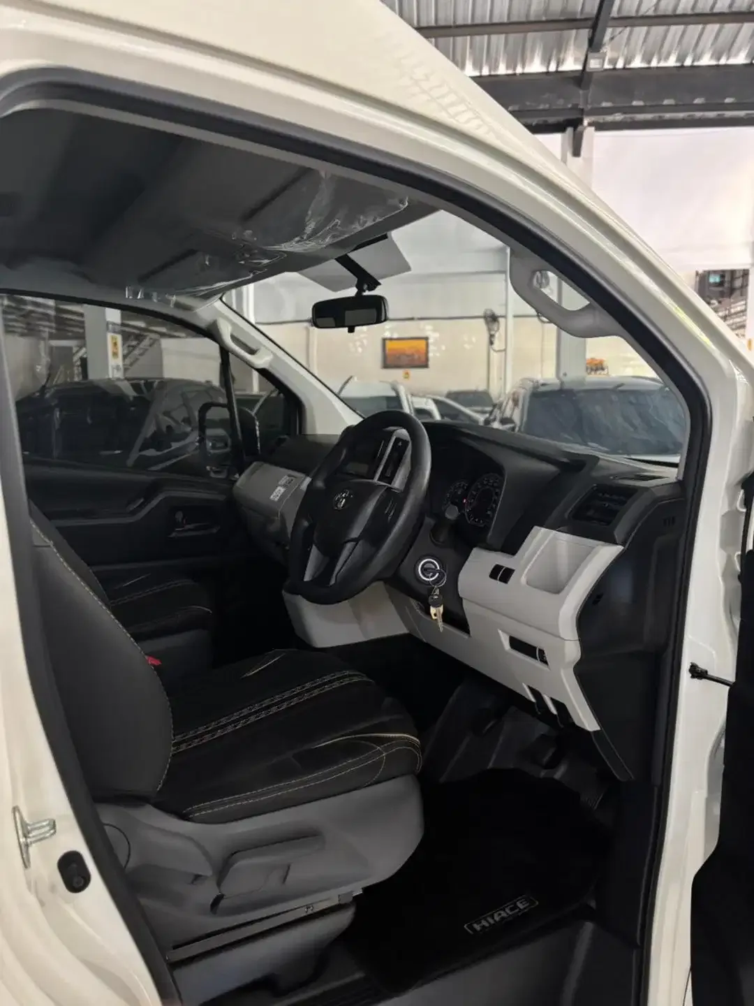 Hiace premio manual - Image 7 of 7