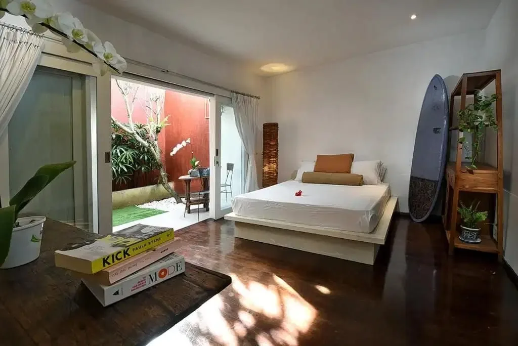 Villa 4 Kamar Tidur Lokasi di dekat Pantai Berawa Canggu - Image 9 of 10