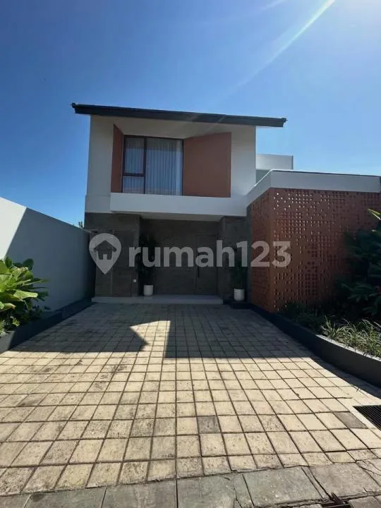Rumah Villa 4 Bedrooms Renon Dekat Sanur Bali - Image 1 of 4