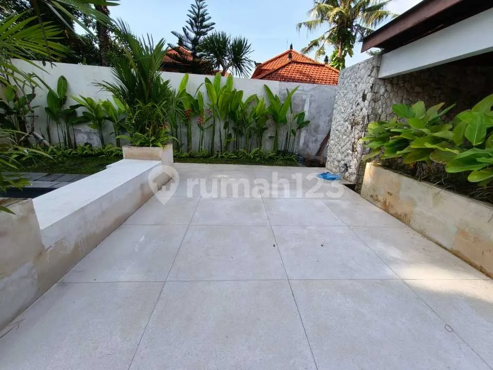 Villa Modern 2 Lantai Semi Furnished Dekat Pantai Sanur - Image 2 of 4