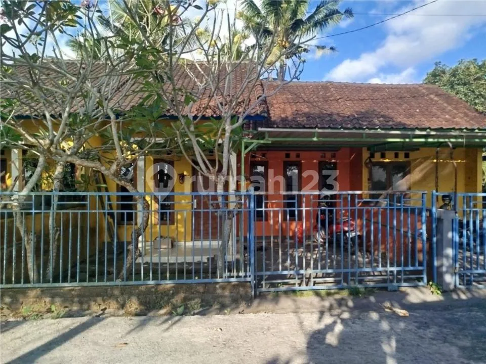 Rumah 2 Kamar + Kost 3 Kamar Full Penghuni di Angantaka - Image 1 of 4