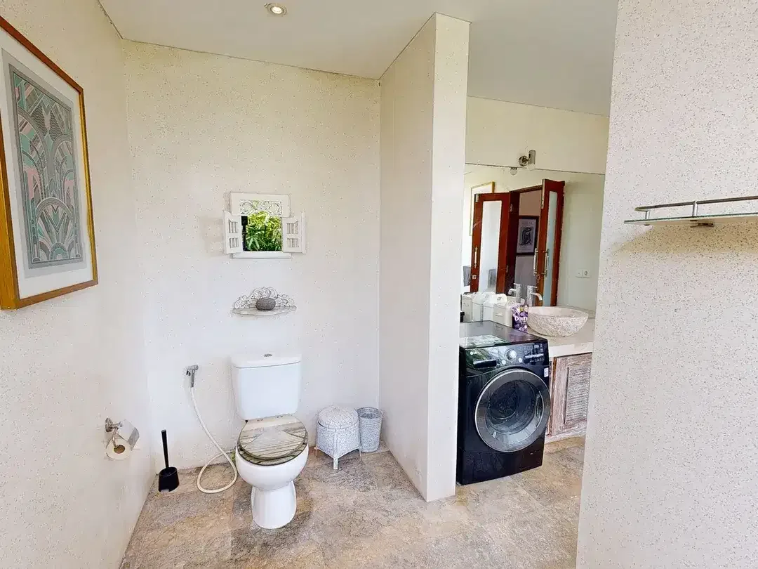 Freehold - Luxurious 2-Bedroom Tropical Villa in Premier Canggu Location - Image 9 of 10