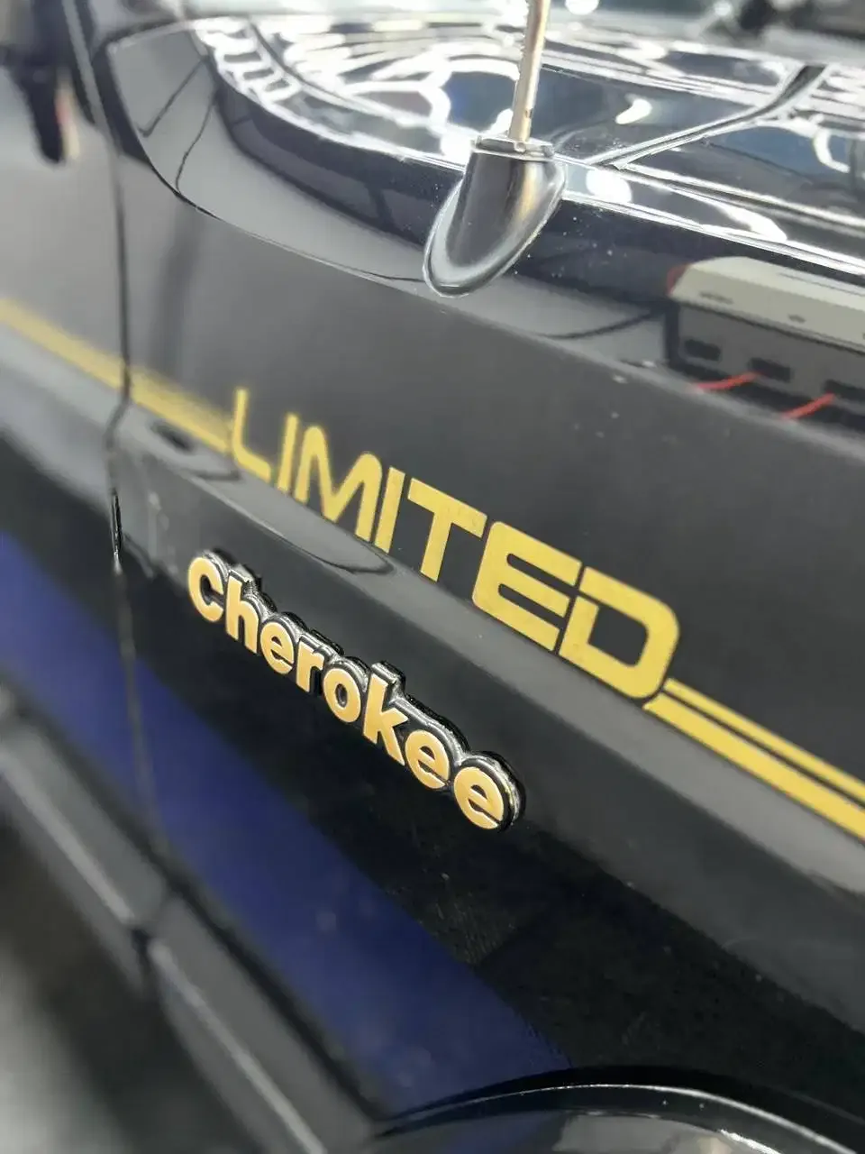 JEEP CHEROKEE 4.0 LIMITED 1997 HITAM AT - Image 10 of 10