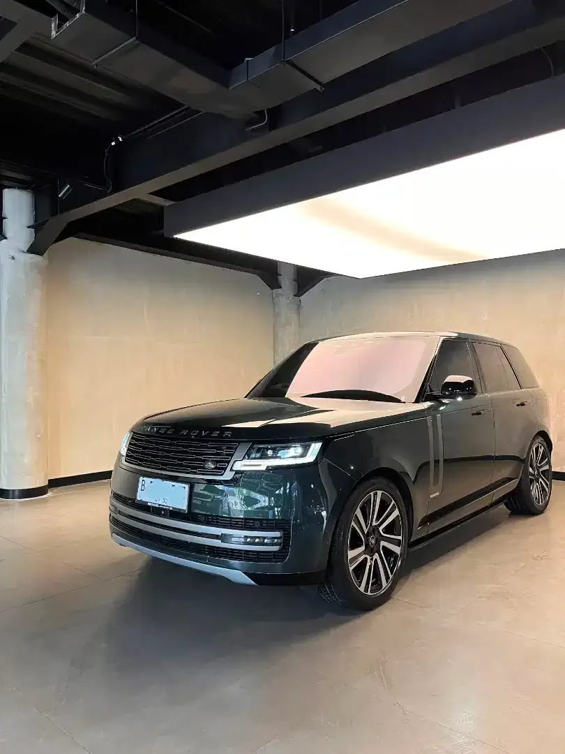 Land Rover 3.0 PHEV Autobiography 2023 - Image 2 of 10