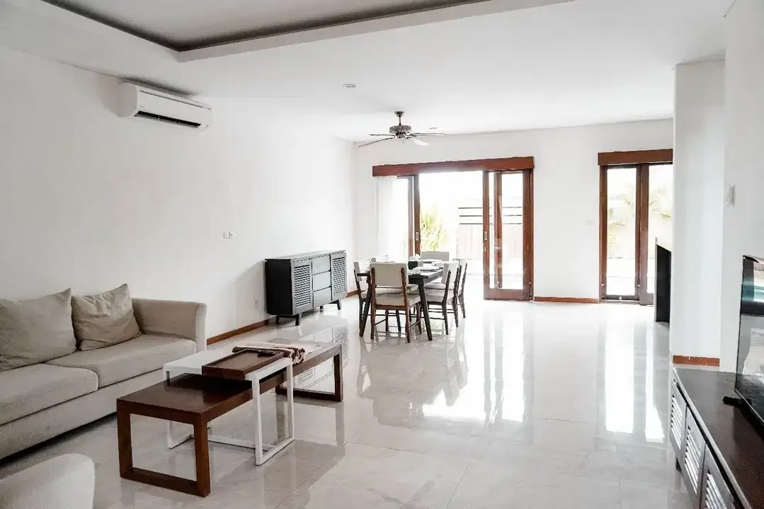 villa cantik di perumahan elite,furnish,one gates,tersedia club house - Image 3 of 10