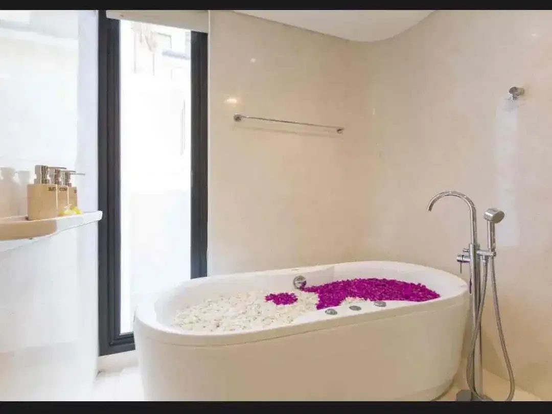 FOR SALE VILLA DESAIN MODERN LOKASI DEKAT PANTAI BERAWA, CANGGU, BADUNG, BALI - Image 4 of 10