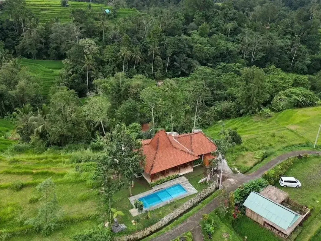 DIJUAL / DISEWAKAN – RESTO & VILLA KAYU DI JATILUWIH, TABANAN, BALI - Image 1 of 9