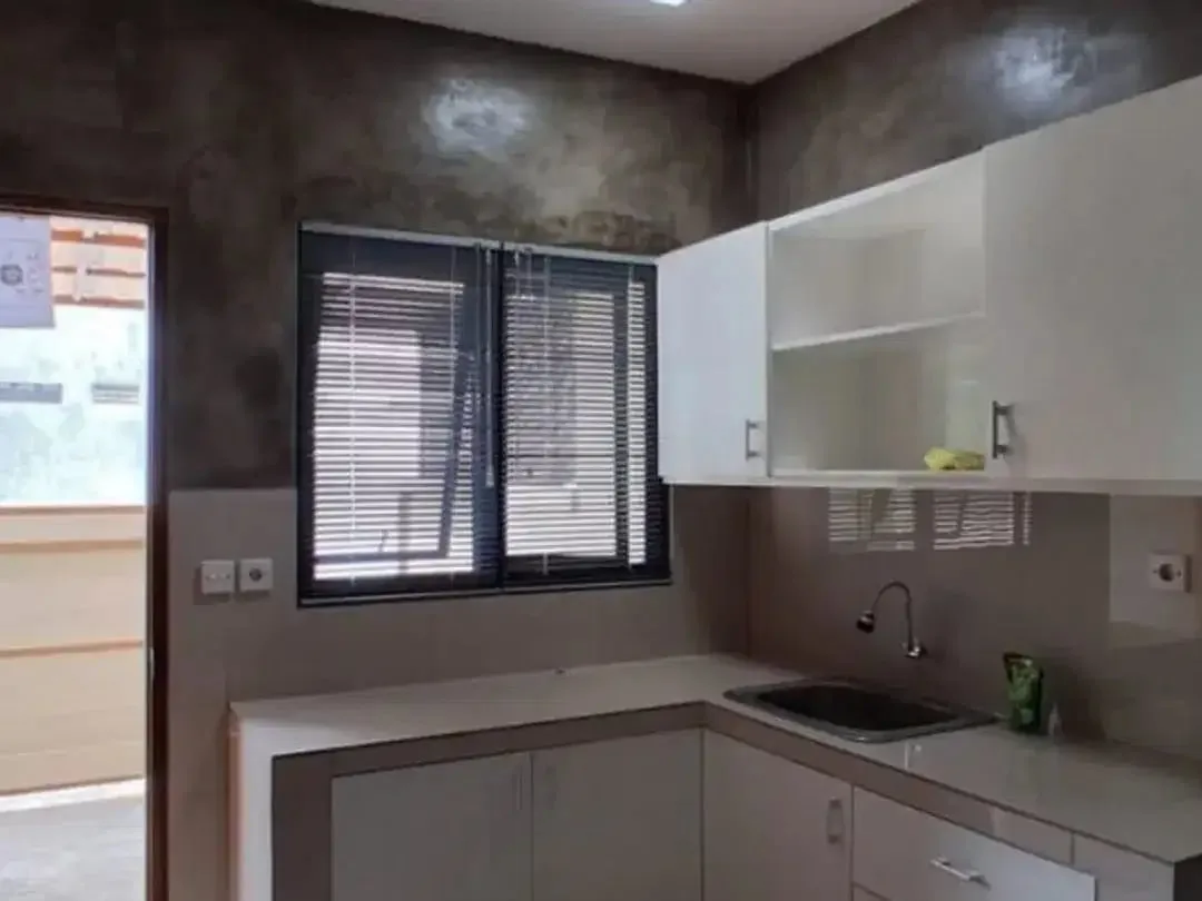 RUMAH BARU SIAP HUNI SEMI FURNISHED DI KEROBOKAN BADUNG - Image 7 of 10