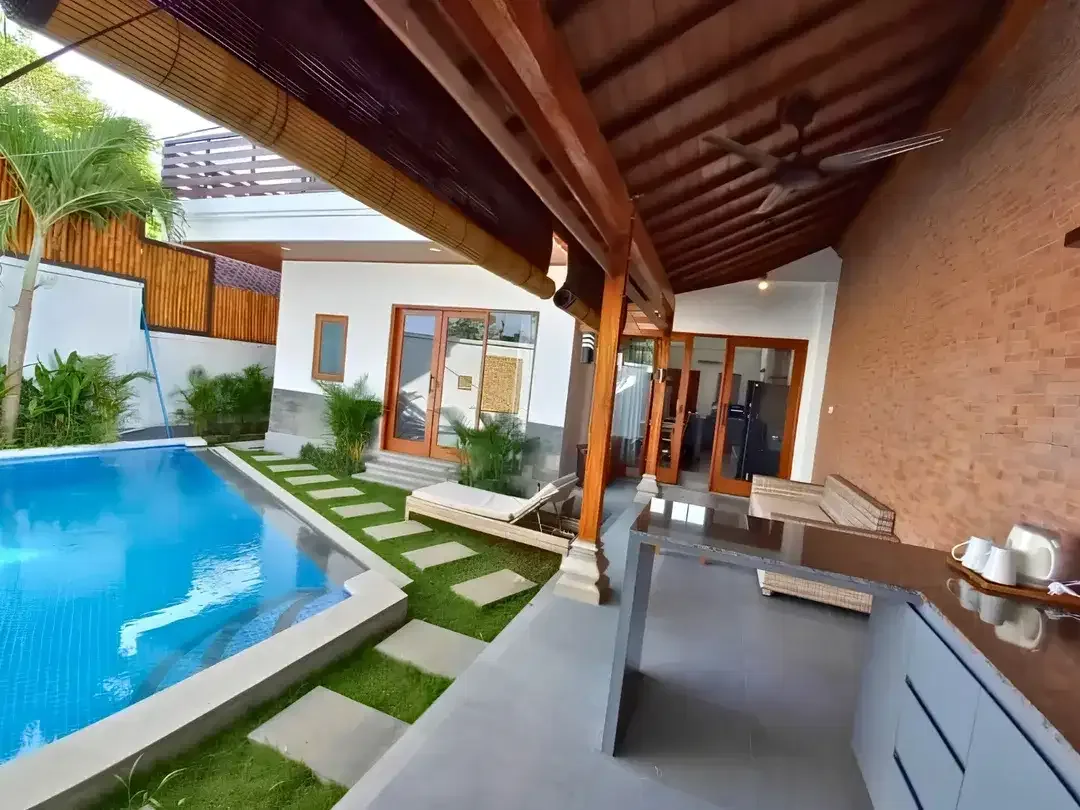 FOR SALE / RENT - VILLA IN NUSA DUA 3 Bedrooms - Image 2 of 10