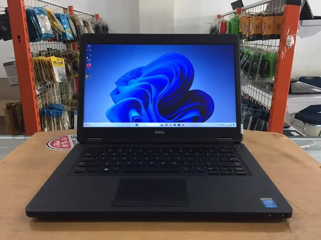 DELL Latitude E5450 Core i7 Ram 8GB SSD 256GB VGA Nvidia 2GB Mulus - Image 1 of 10