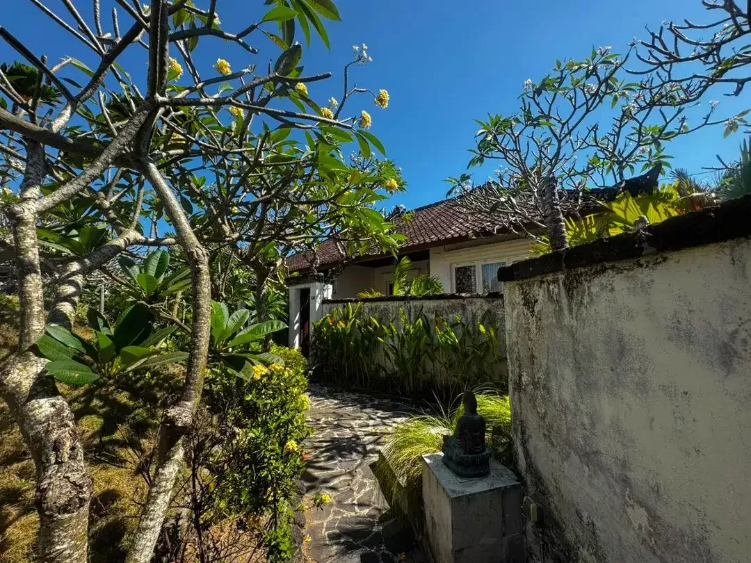 Dijual Resort Bintang 3 di Batu Belig Bali – 26 Unit Kamar & Villa, 300 Meter ke Pantai, SHM, Investasi Hospitality Premium  Kesempatan langka memilik - Image 3 of 10