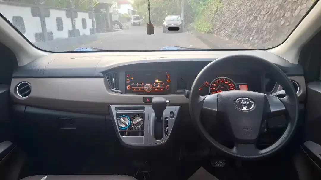 Toyota Calya Automatic 1.2 G - Image 4 of 7