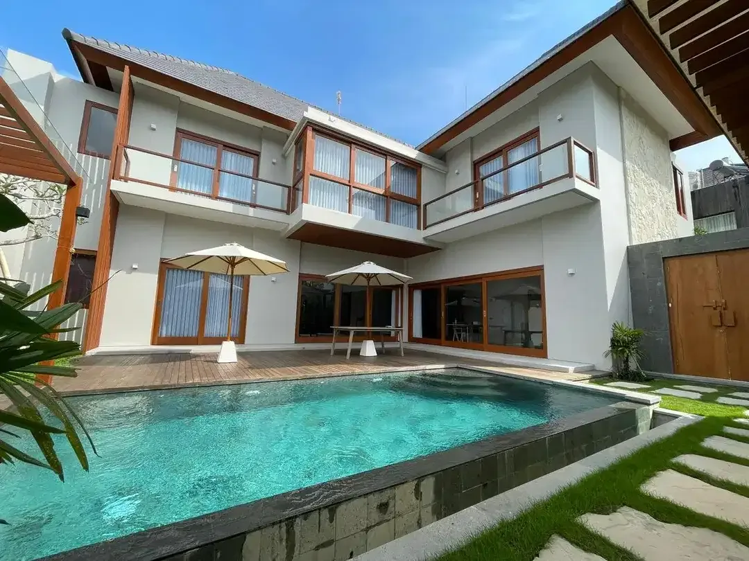 PREMIUM 4-BEDROOM VILLA IN UMALAS BUMBAK - Image 1 of 10