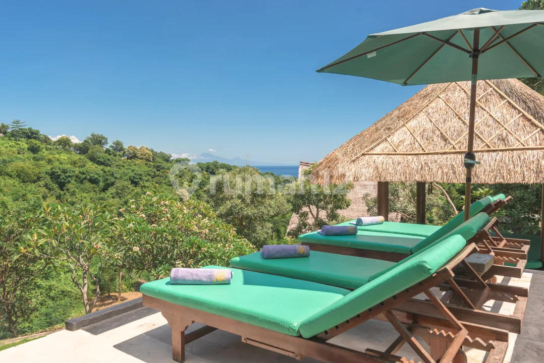 H07 Dijual Villa Tepi Bukit 3 Kamar Pemandangan Laut Furnished - Image 3 of 4