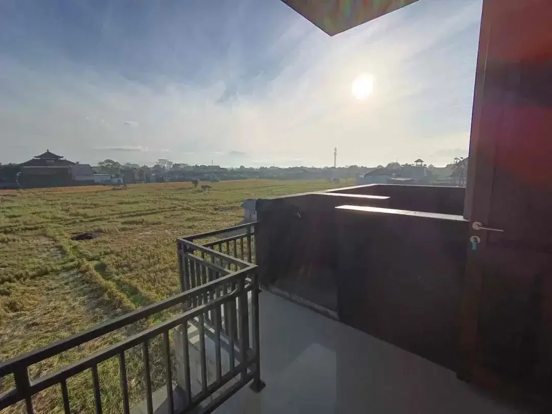 DISEWAKAN 4BR Semi Villa View Sawah & Gunung – Dekat Sanur, - Image 4 of 8
