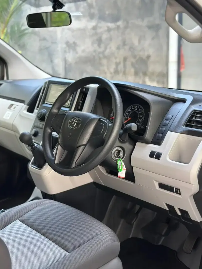 Toyota HIACE PREMIO 2025 MANUAL DIESEL NOL KILOMETER TANPA INDENT - Image 5 of 10