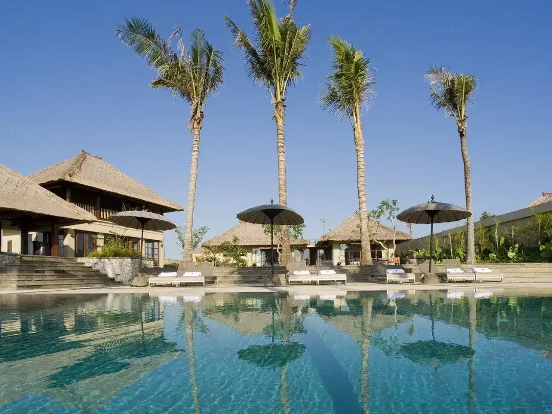 Freehold Luxury Ocean Front Villa in Canggu - Image 9 of 10
