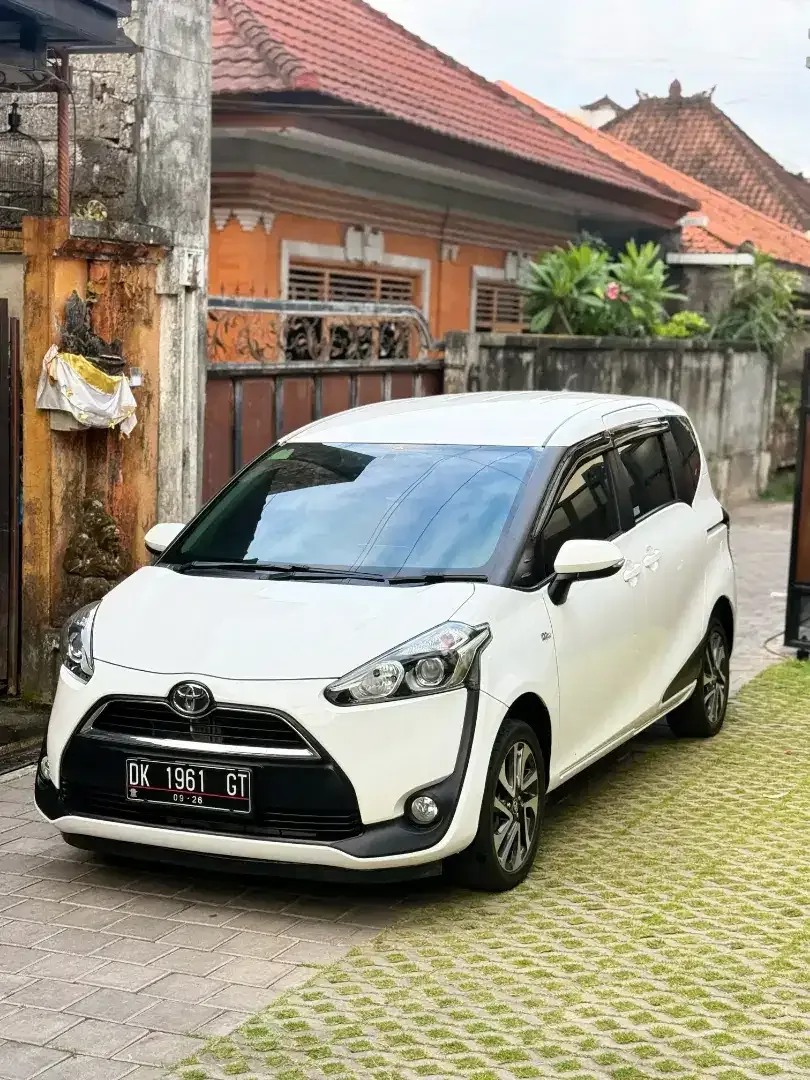 Toyota Sienta V 6MT AsliBali Low KM 20rb istimewa - Image 4 of 8