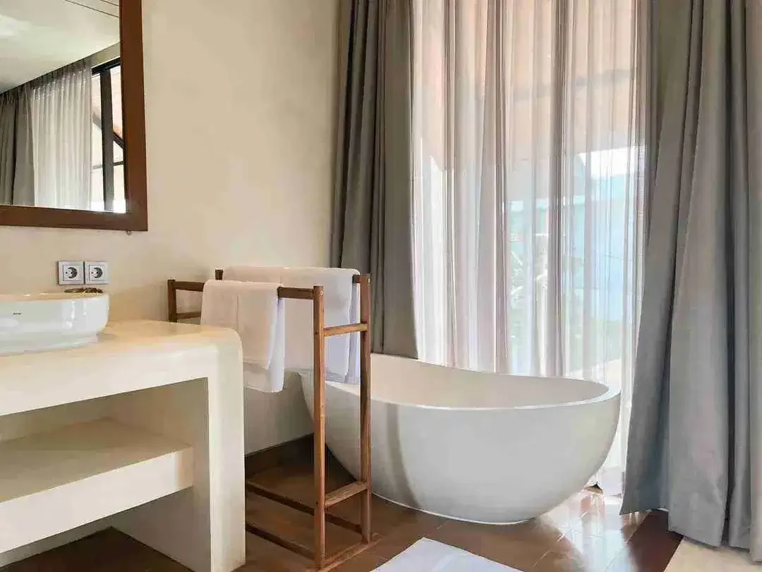 DISEWAKAN VILLA MEWAH FULL FURNISJ DEKAT PANTAI BRAWA LS - Image 9 of 10