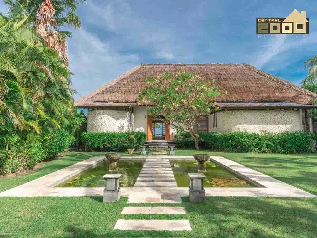 For sale spacious Beach front villa with nice garden di Seririt, Singaraja - Image 4 of 10