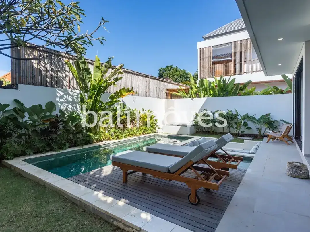 Vila Dua Lantai Empat Kamar Tidur Baru di Tepi Pantai Sanur - Image 3 of 10