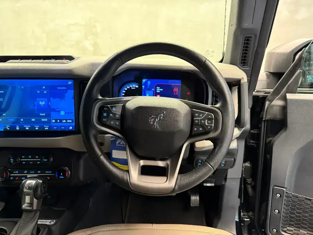FORD BRONCO WILDTRAK 4-DOOR AT 2022 SHADOW BLACK - Image 5 of 10