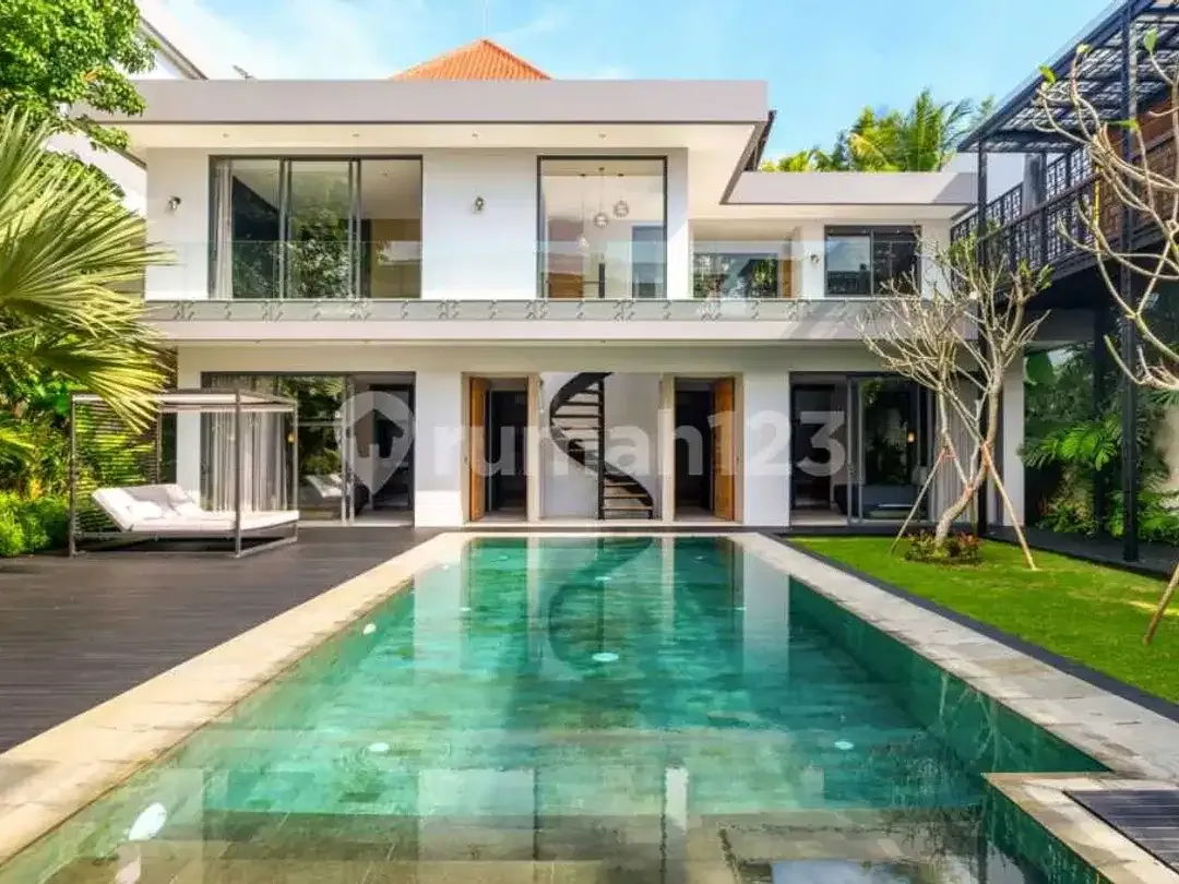 Villa Luxury Modern Berlokasi di Ungasan, Pemandangan Laut - Image 1 of 10