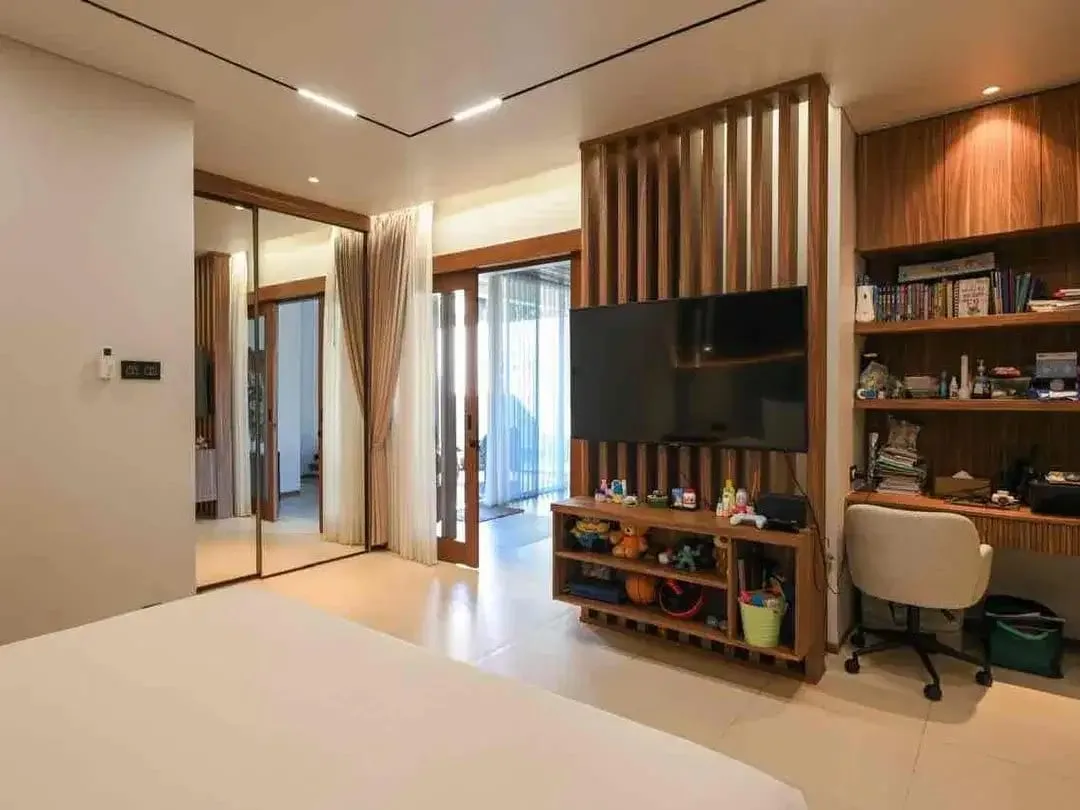 Villa Modern Lantai 2 dengan Full Furnish - Image 9 of 10